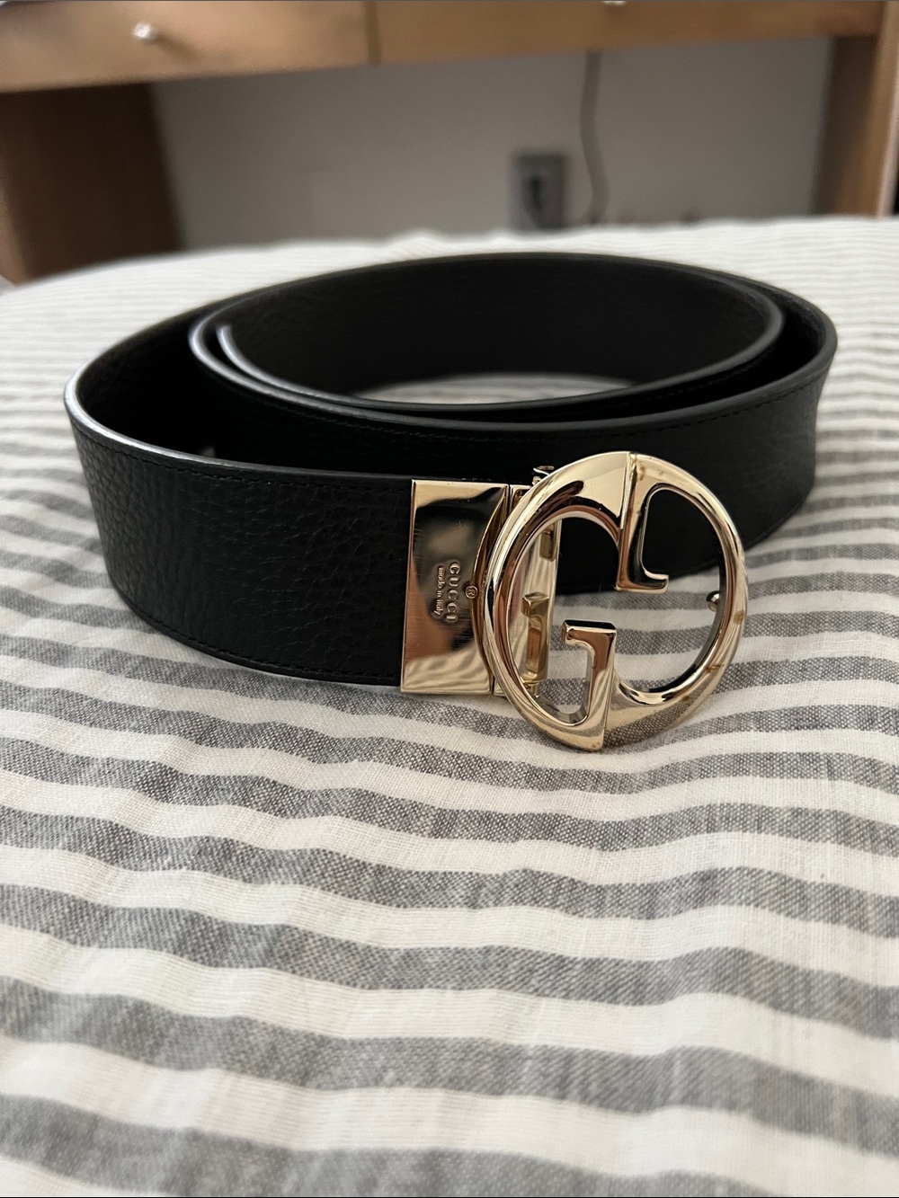 Gucci Black Leather Belt with Gold GG Round Buckle